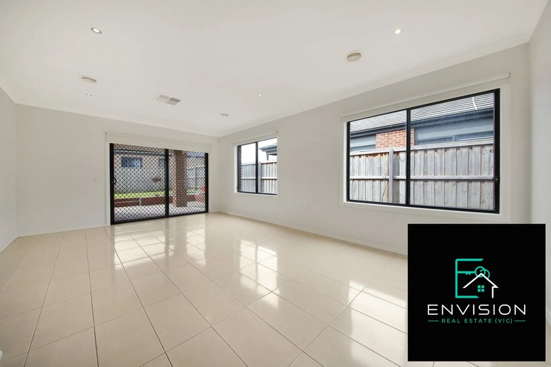 Photo - 12 Holyoake Parade, Manor Lakes VIC 3024 - Image 6