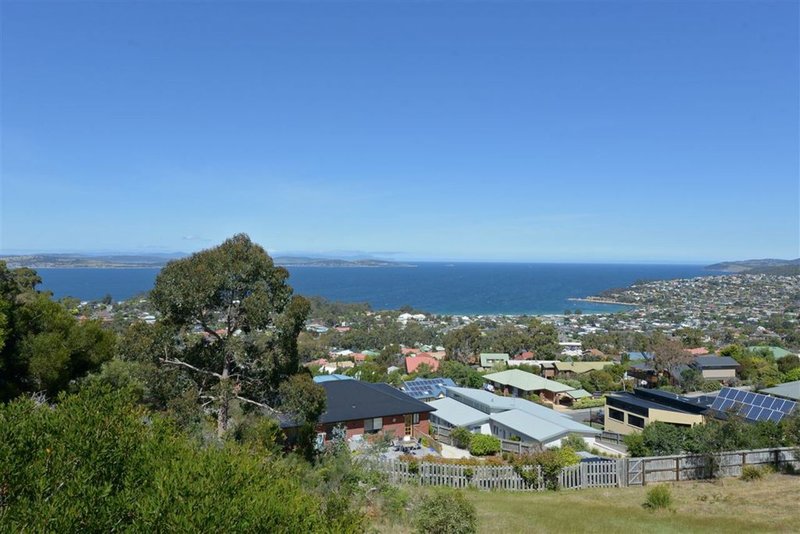 12 Honeysuckle Drive, Blackmans Bay TAS 7052