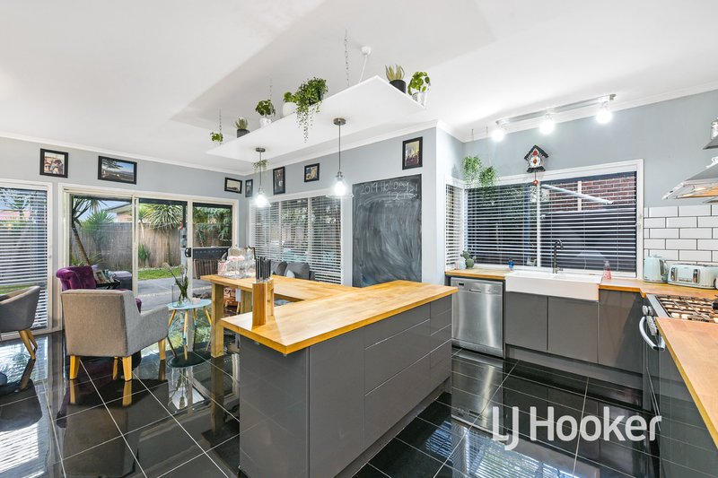 Photo - 12 Hopkins Pass, Pakenham VIC 3810 - Image 2