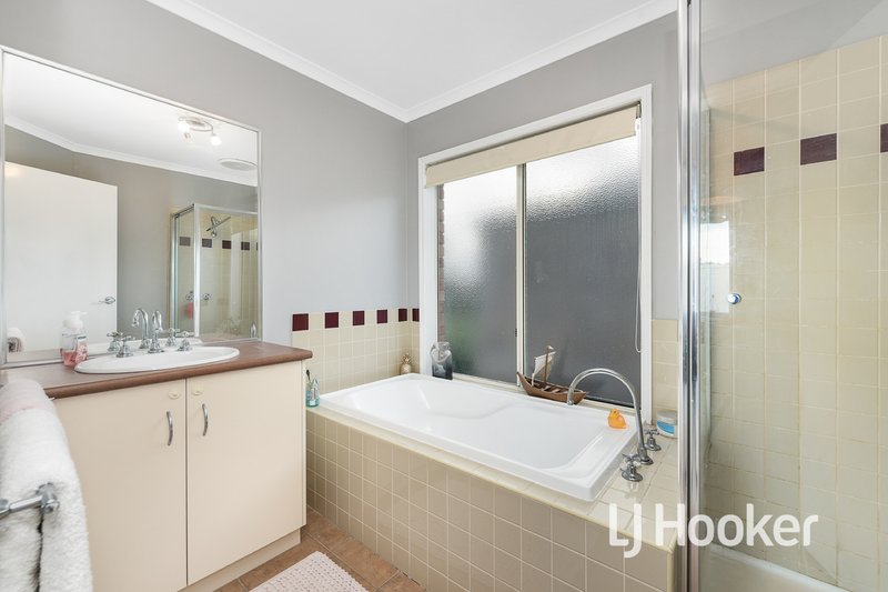 Photo - 12 Hopkins Pass, Pakenham VIC 3810 - Image 16