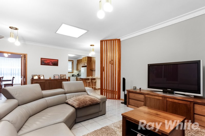 Photo - 12 Huckson Rise, Dandenong North VIC 3175 - Image 5