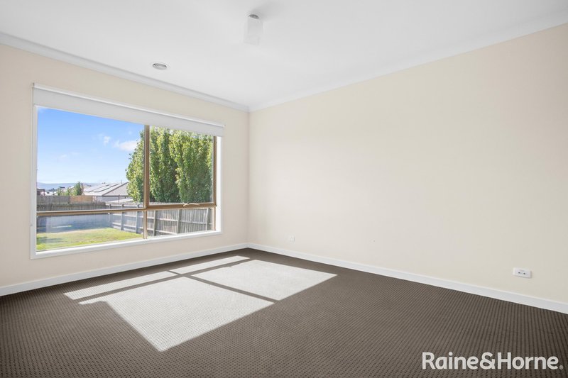 Photo - 12 Hurst Street, Gisborne VIC 3437 - Image 10