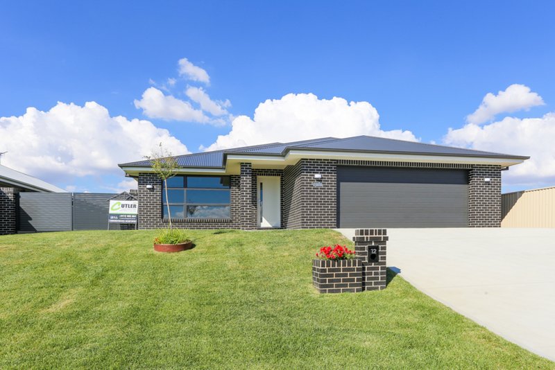 12 Ignatius Place, Kelso NSW 2795