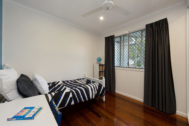 Photo - 12 Illawarra Street, Everton Hills QLD 4053 - Image 9