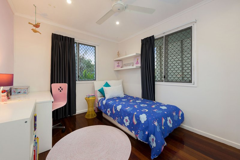 Photo - 12 Illawarra Street, Everton Hills QLD 4053 - Image 10