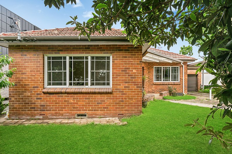 Photo - 12 Illawong Avenue, Riverview NSW 2066 - Image 2