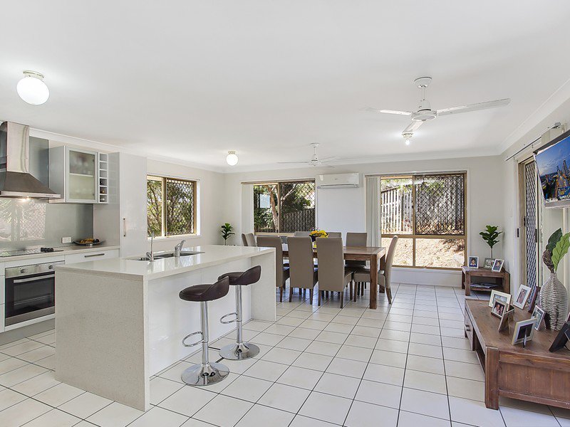 Photo - 12 Ilminster Crescent, Mudgeeraba QLD 4213 - Image 2