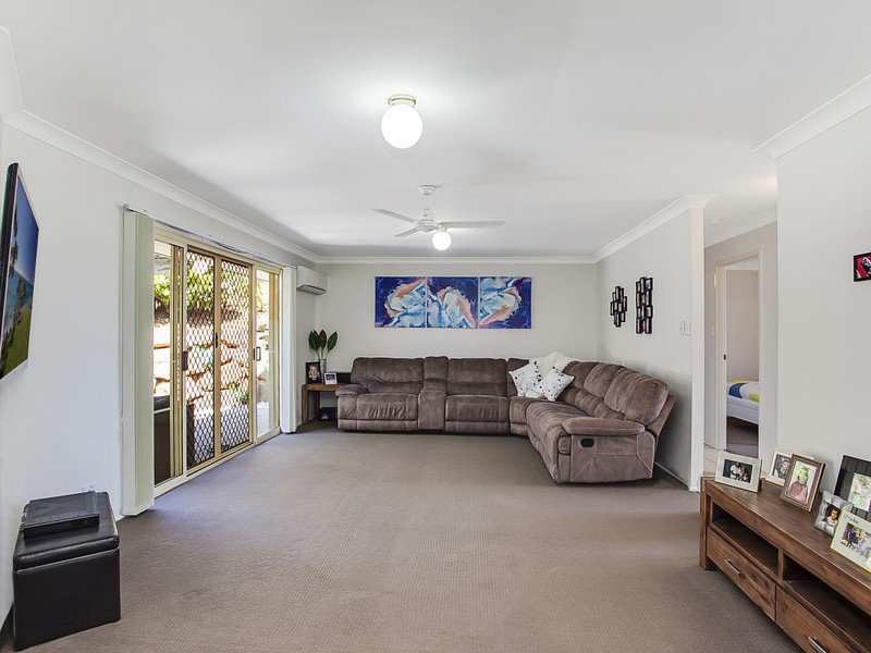 Photo - 12 Ilminster Crescent, Mudgeeraba QLD 4213 - Image 3