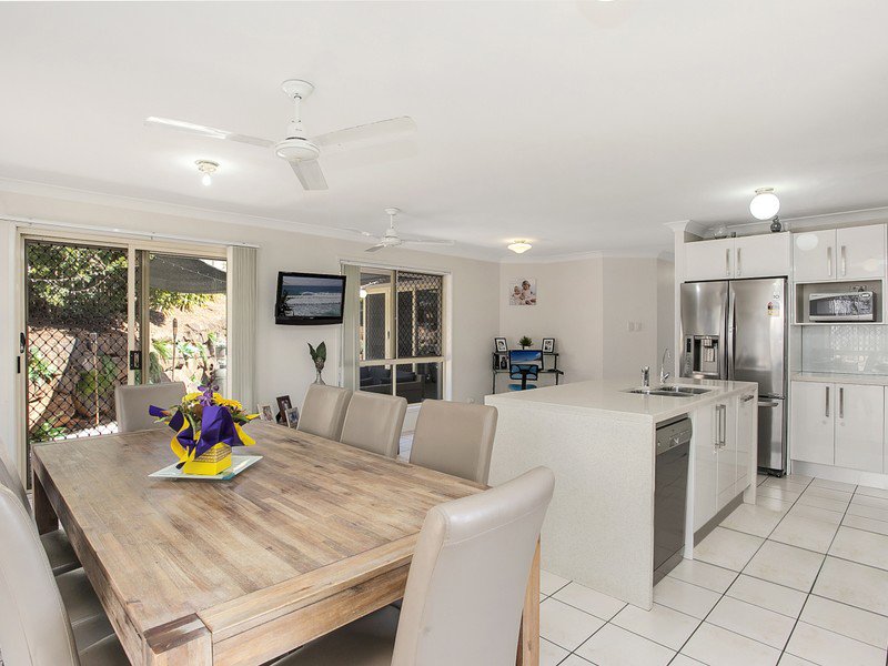 Photo - 12 Ilminster Crescent, Mudgeeraba QLD 4213 - Image 4