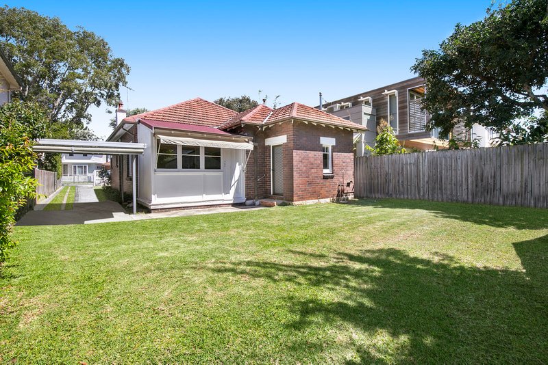 Photo - 12 Iluka Avenue, Manly NSW 2095 - Image 2