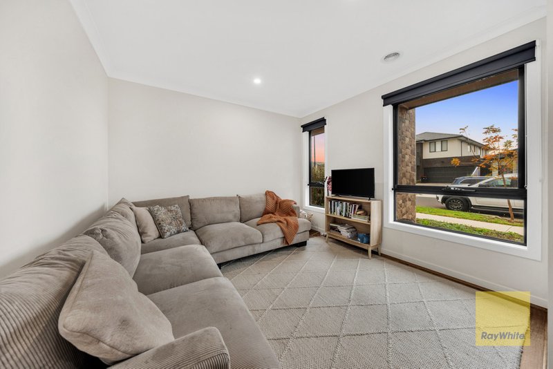 Photo - 12 Ionica Loop, Truganina VIC 3029 - Image 3