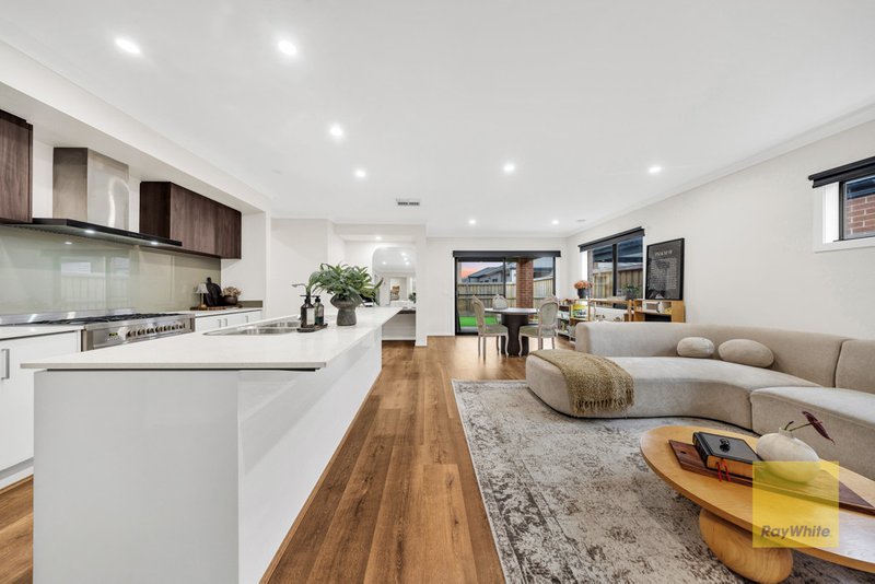 Photo - 12 Ionica Loop, Truganina VIC 3029 - Image 4