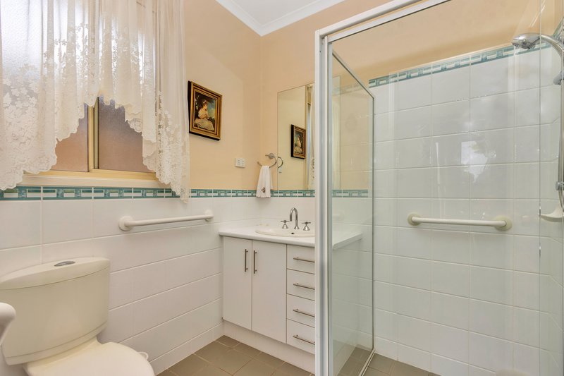 Photo - 12 Jaensch Crescent, Nuriootpa SA 5355 - Image 11