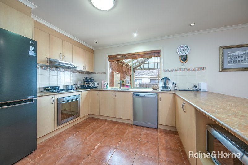 Photo - 12 Jardine Crescent, Sunbury VIC 3429 - Image 5