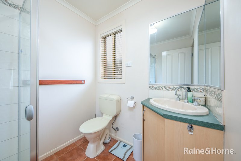 Photo - 12 Jardine Crescent, Sunbury VIC 3429 - Image 11