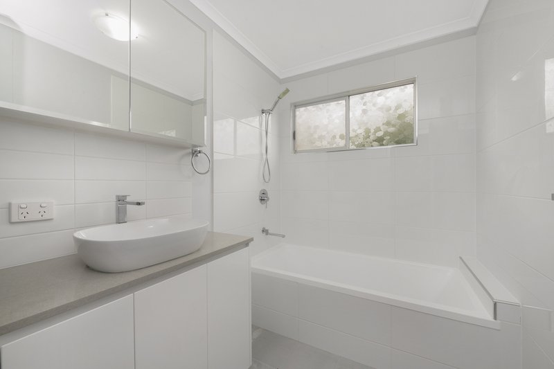 Photo - 12 Jennifer Street, Kelso QLD 4815 - Image 4