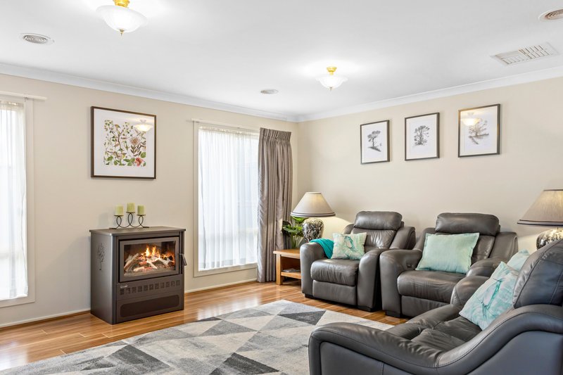 Photo - 12 Jessie Evelyn Crescent, Kyneton VIC 3444 - Image 3