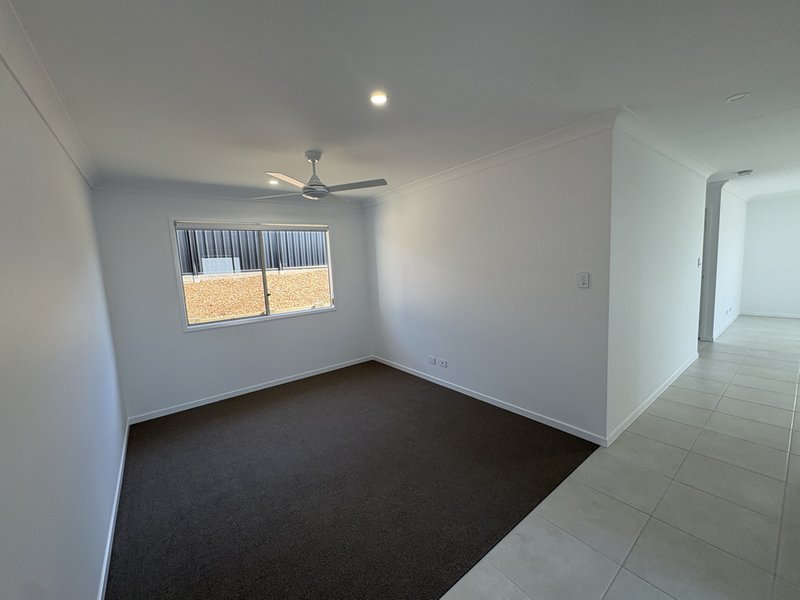 Photo - 12 Jindilli Way, Tinana QLD 4650 - Image 12