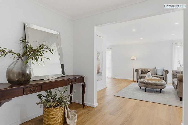 Photo - 12 Kallamurra Street, Hallett Cove SA 5158 - Image 3