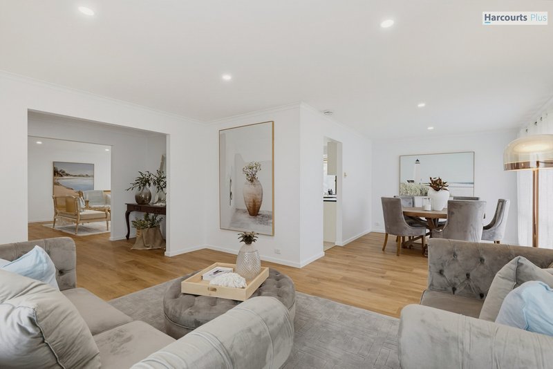 Photo - 12 Kallamurra Street, Hallett Cove SA 5158 - Image 4