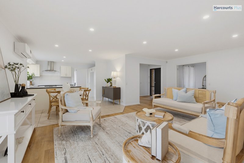 Photo - 12 Kallamurra Street, Hallett Cove SA 5158 - Image 5