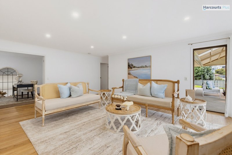 Photo - 12 Kallamurra Street, Hallett Cove SA 5158 - Image 6