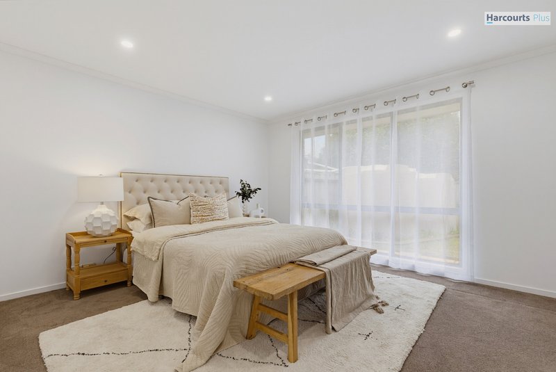 Photo - 12 Kallamurra Street, Hallett Cove SA 5158 - Image 11