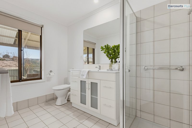 Photo - 12 Kallamurra Street, Hallett Cove SA 5158 - Image 12