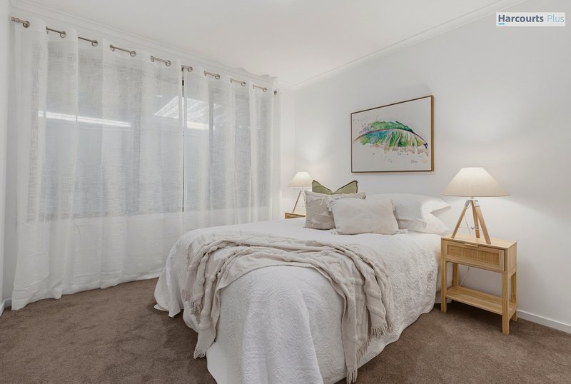 Photo - 12 Kallamurra Street, Hallett Cove SA 5158 - Image 13