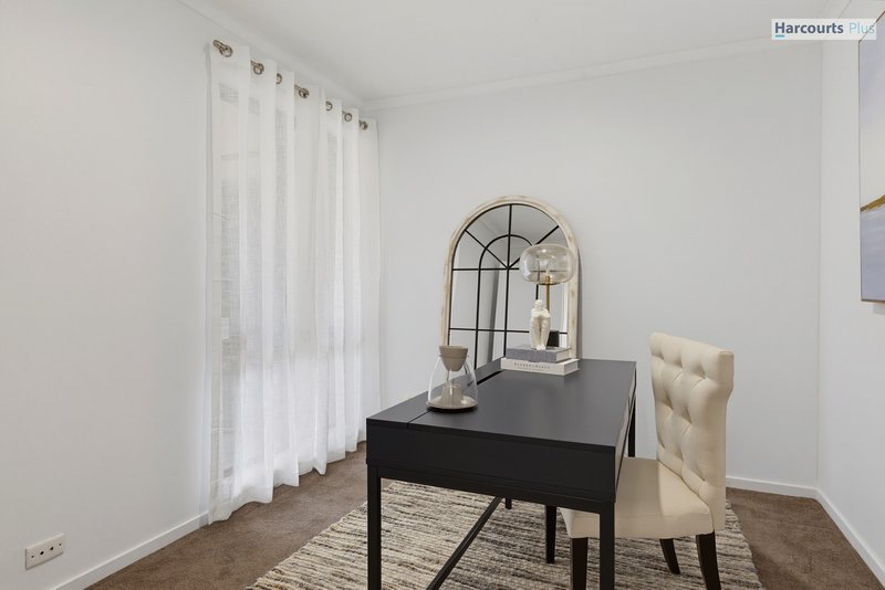Photo - 12 Kallamurra Street, Hallett Cove SA 5158 - Image 16