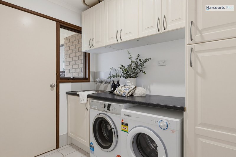 Photo - 12 Kallamurra Street, Hallett Cove SA 5158 - Image 17