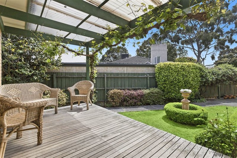 Photo - 12 Kalonga Court, Glen Waverley VIC 3150 - Image 6