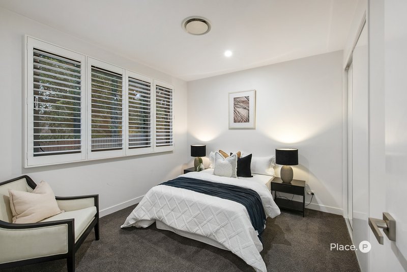 Photo - 12 Kanumbra Street, Coorparoo QLD 4151 - Image 22