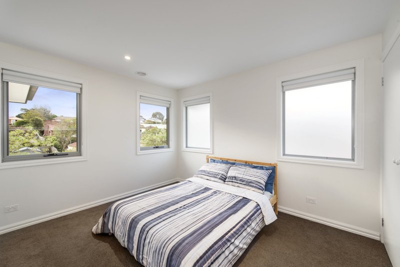 Photo - 12 Kara Street, Doncaster East VIC 3109 - Image 7