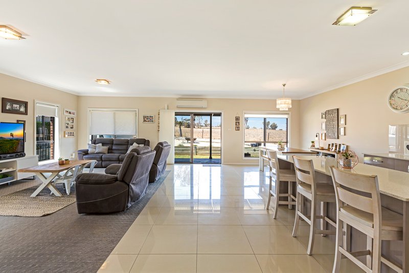 Photo - 12 Karenvar Avenue, Tamworth NSW 2340 - Image 5