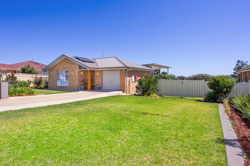 Photo - 12 Kavanagh Circuit, Temora NSW 2666 - Image 12