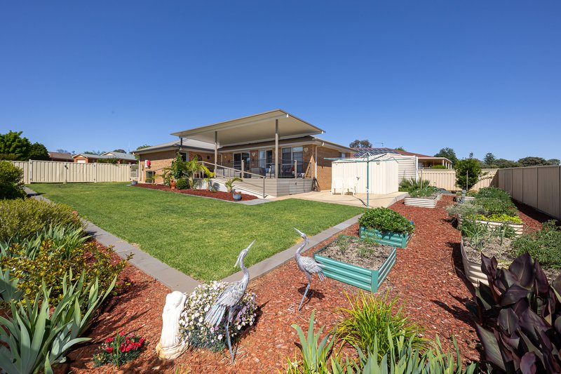 Photo - 12 Kavanagh Circuit, Temora NSW 2666 - Image 14