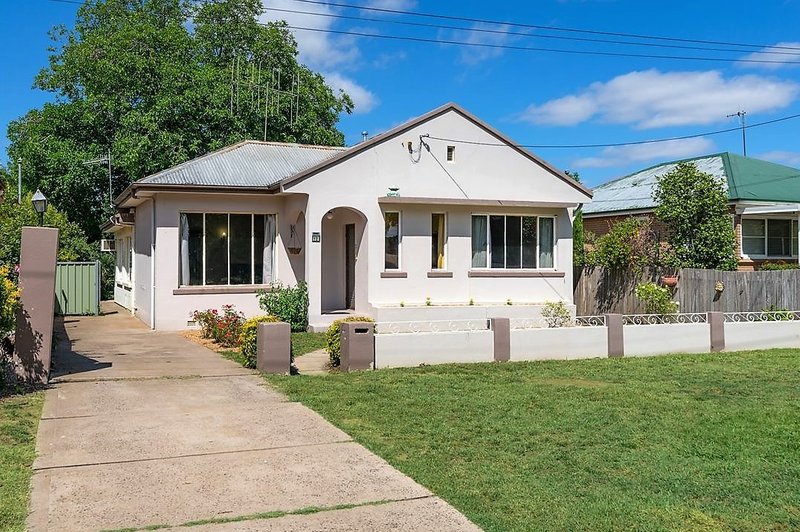 12 Kefford Street, Bathurst NSW 2795