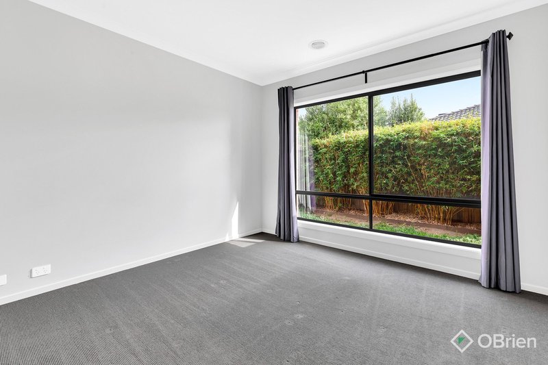 Photo - 12 Keira Circuit, Werribee VIC 3030 - Image 6