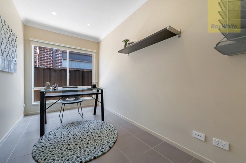 Photo - 12 Kennet Way, Craigieburn VIC 3064 - Image 3