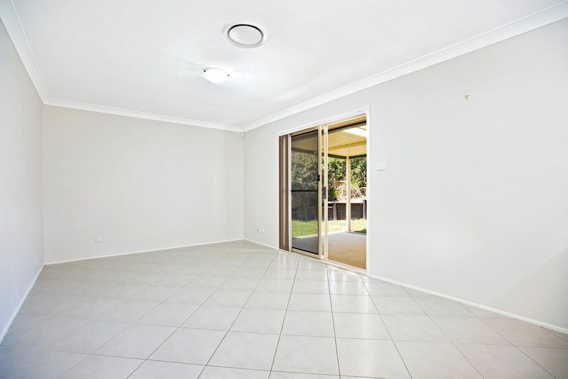 Photo - 12 Kenneth Slessor Drive, Glenmore Park NSW 2745 - Image 4