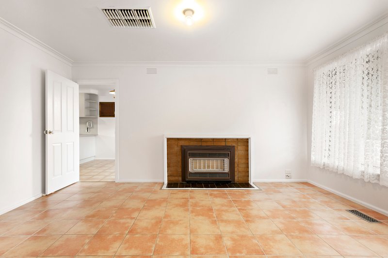 Photo - 12 Kiama Drive, Lalor VIC 3075 - Image 3