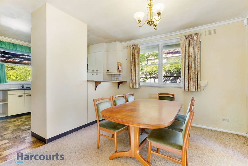 Photo - 12 Kincumber Drive, Glen Waverley VIC 3150 - Image 3