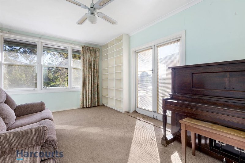 Photo - 12 Kincumber Drive, Glen Waverley VIC 3150 - Image 5