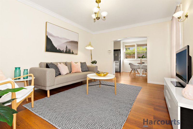 Photo - 12 Kincumber Drive, Glen Waverley VIC 3150 - Image 2