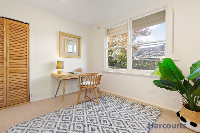 Photo - 12 Kincumber Drive, Glen Waverley VIC 3150 - Image 6