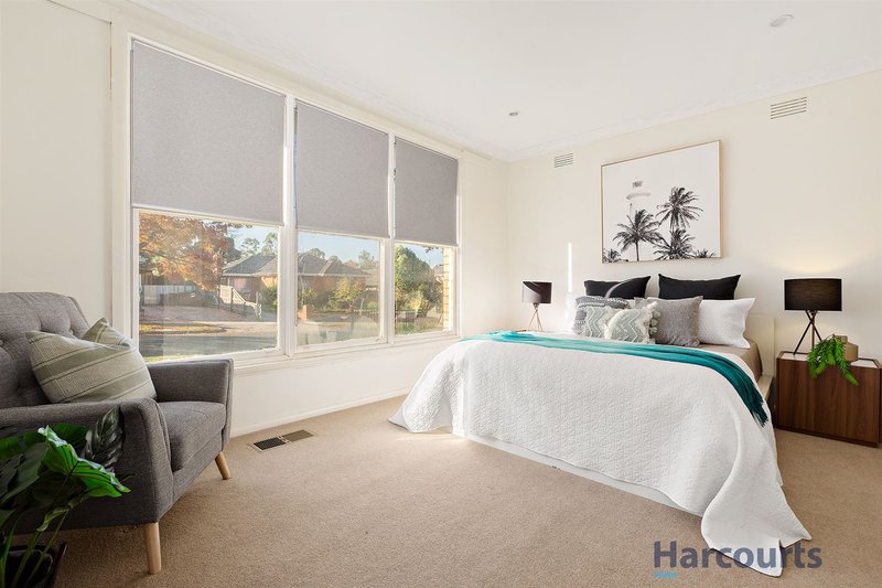 Photo - 12 Kincumber Drive, Glen Waverley VIC 3150 - Image 9