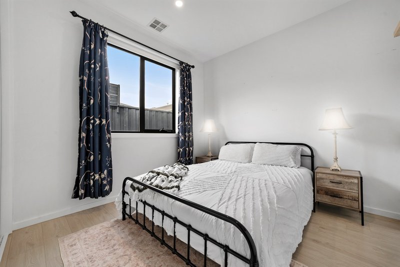Photo - 12 Kindred Way, Tarneit VIC 3029 - Image 11