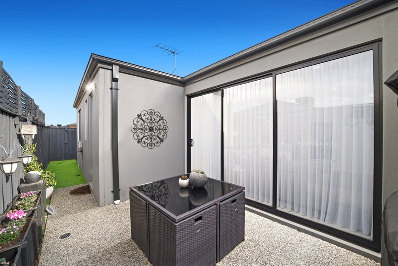 Photo - 12 Kindred Way, Tarneit VIC 3029 - Image 16