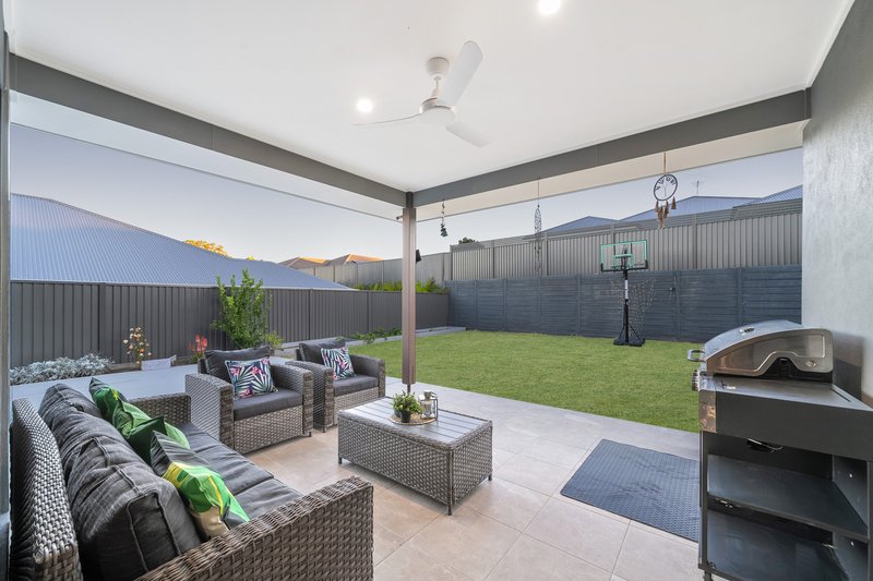 Photo - 12 King Arthur Crescent, Murrumba Downs QLD 4503 - Image 21